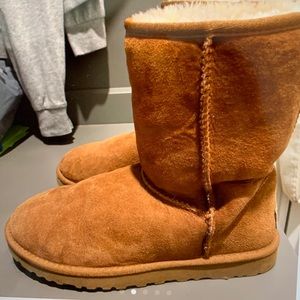 UGG